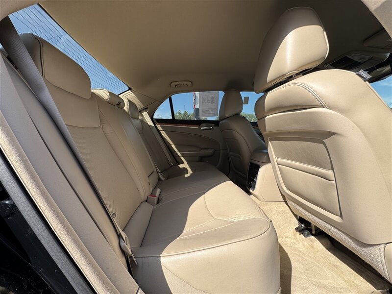 2014 Chrysler 300C - Photo 9 - Lexington, NE 68850