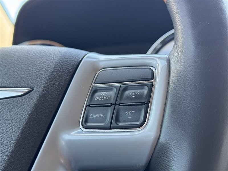 2014 Chrysler 300C - Photo 12 - Lexington, NE 68850
