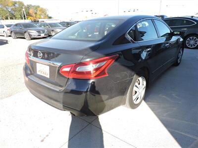 2017 Nissan Altima 2.5   - Photo 5 - Lexington, NE 68850