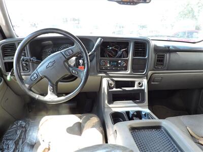 2004 Chevrolet Suburban 1500 Z71   - Photo 10 - Lexington, NE 68850