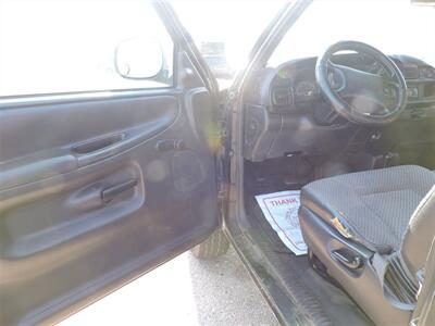 2001 Dodge Ram 1500 SLT   - Photo 12 - North Platte, NE 69101