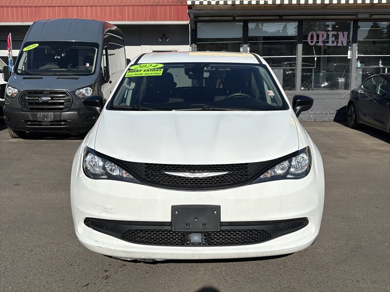 2024 Chrysler Voyager LX  
