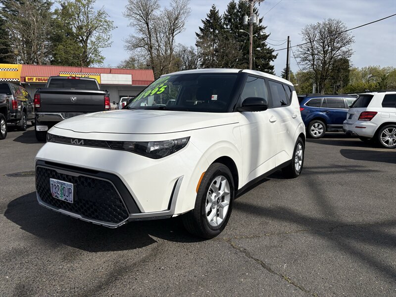 2023 Kia Soul LX  