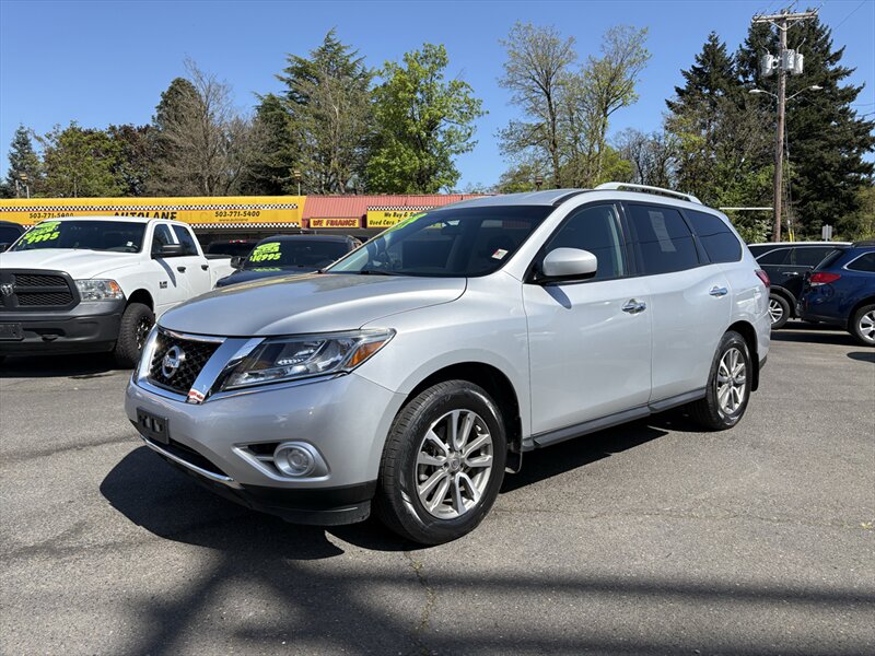 2013 Nissan Pathfinder SV  