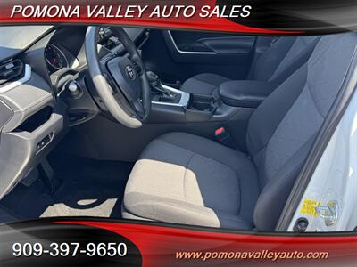 2020 Toyota RAV4 XLE   - Photo 12 - Pomona, CA 91767