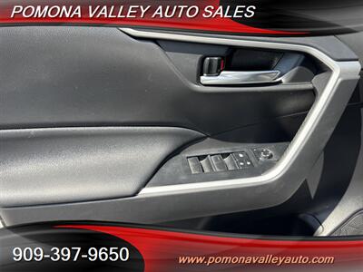 2020 Toyota RAV4 XLE   - Photo 13 - Pomona, CA 91767