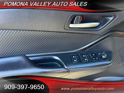 2018 Toyota C-HR XLE Premium   - Photo 14 - Pomona, CA 91767