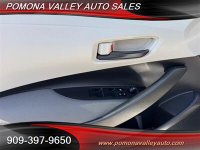 2022 Toyota Corolla Hybrid LE   - Photo 16 - Pomona, CA 91767