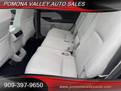 2017 Toyota Highlander LE   - Photo 11 - Pomona, CA 91767