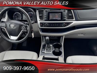 2017 Toyota Highlander LE   - Photo 7 - Pomona, CA 91767