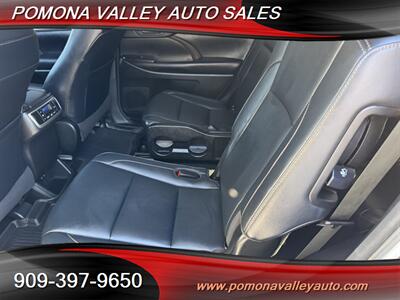2017 Toyota Highlander XLE   - Photo 12 - Pomona, CA 91767
