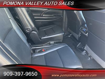2017 Toyota Highlander XLE   - Photo 10 - Pomona, CA 91767