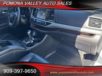 2017 Toyota Highlander XLE   - Photo 8 - Pomona, CA 91767