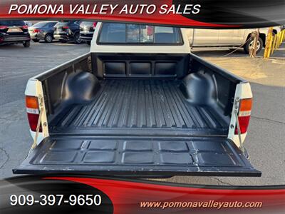 1994 Toyota Pickup   - Photo 10 - Pomona, CA 91767