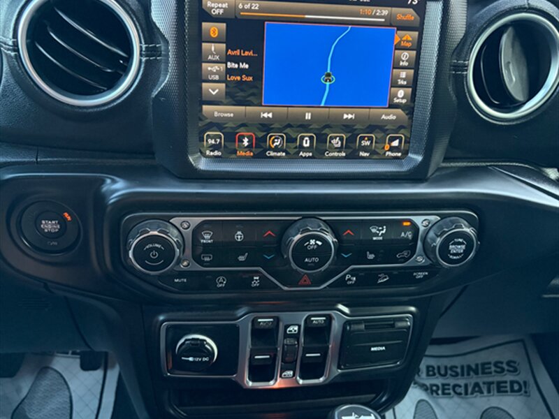 2018 Jeep Wrangler Unlimited Sahara - Photo 13 - Midlothian, IL 60445