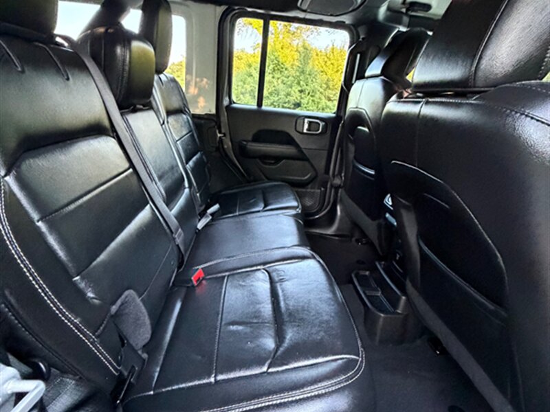 2018 Jeep Wrangler Unlimited Sahara - Photo 18 - Midlothian, IL 60445