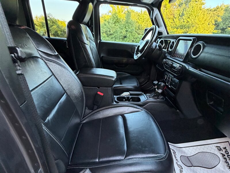 2018 Jeep Wrangler Unlimited Sahara - Photo 17 - Midlothian, IL 60445