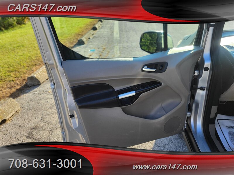 2016 Ford Transit Connect Titanium photo 17