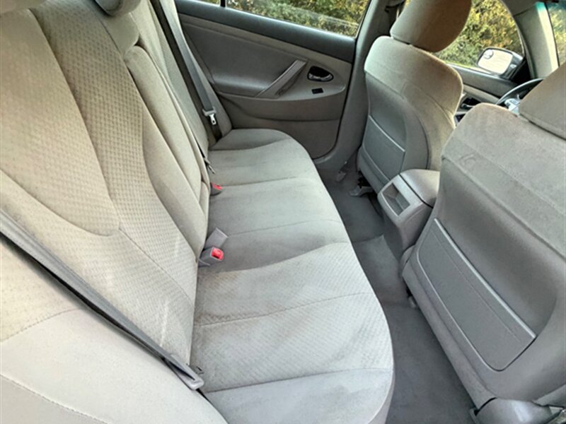 2009 Toyota Camry LE - Photo 19 - Midlothian, IL 60445