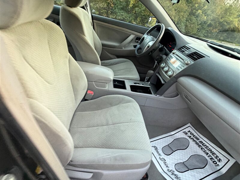 2009 Toyota Camry LE - Photo 18 - Midlothian, IL 60445