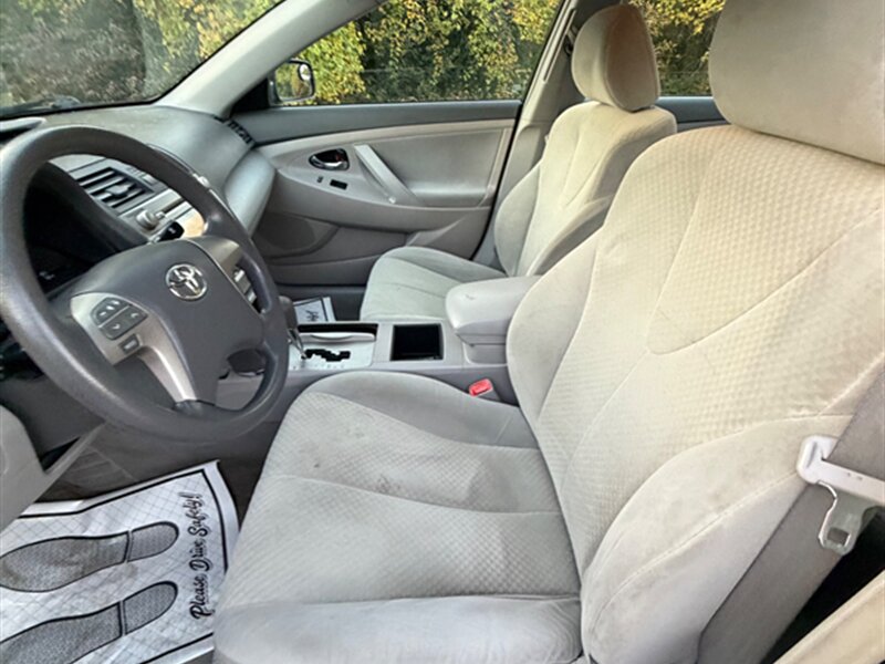 2009 Toyota Camry LE - Photo 17 - Midlothian, IL 60445