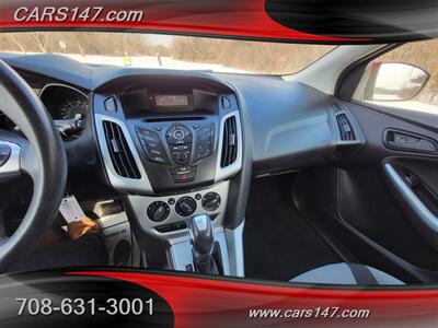 2012 Ford Focus SE   - Photo 19 - Midlothian, IL 60445