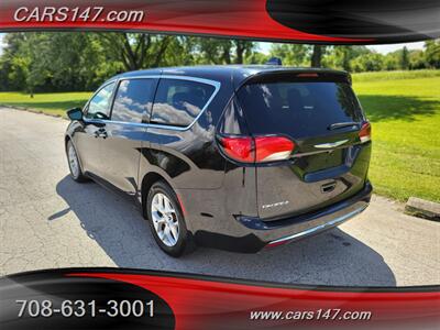 2020 Chrysler Pacifica Touring   - Photo 7 - Midlothian, IL 60445