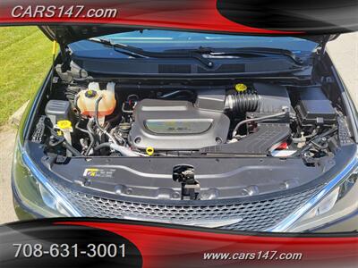 2020 Chrysler Pacifica Touring   - Photo 9 - Midlothian, IL 60445