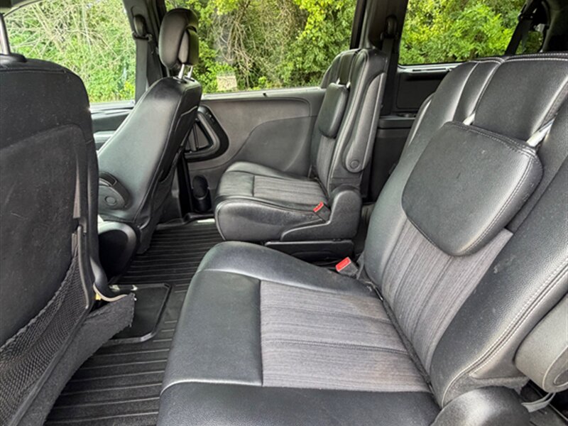 2016 Chrysler Town and Country S - Photo 20 - Midlothian, IL 60445