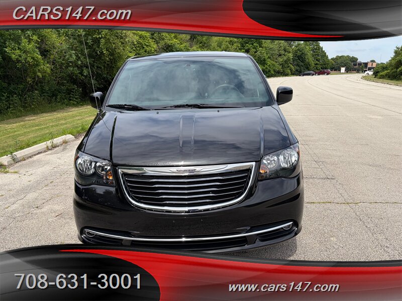 2016 Chrysler Town and Country S - Photo 8 - Midlothian, IL 60445