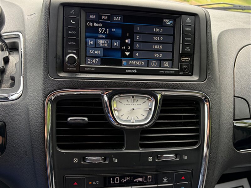2016 Chrysler Town and Country S - Photo 15 - Midlothian, IL 60445