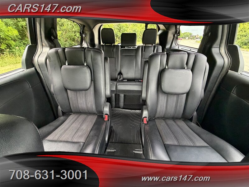 2016 Chrysler Town and Country S - Photo 11 - Midlothian, IL 60445