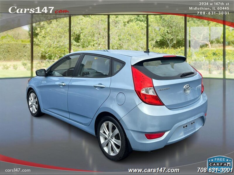 2013 Hyundai Accent SE photo 3