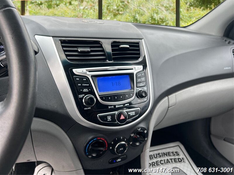 2013 Hyundai Accent SE photo 11