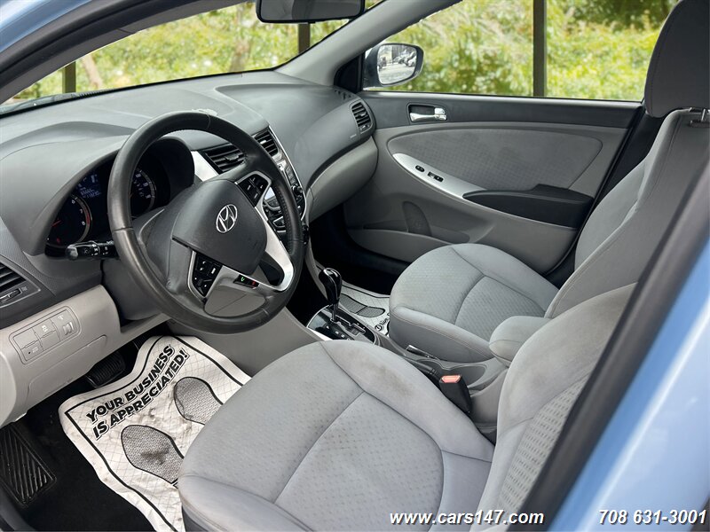 2013 Hyundai Accent SE photo 9