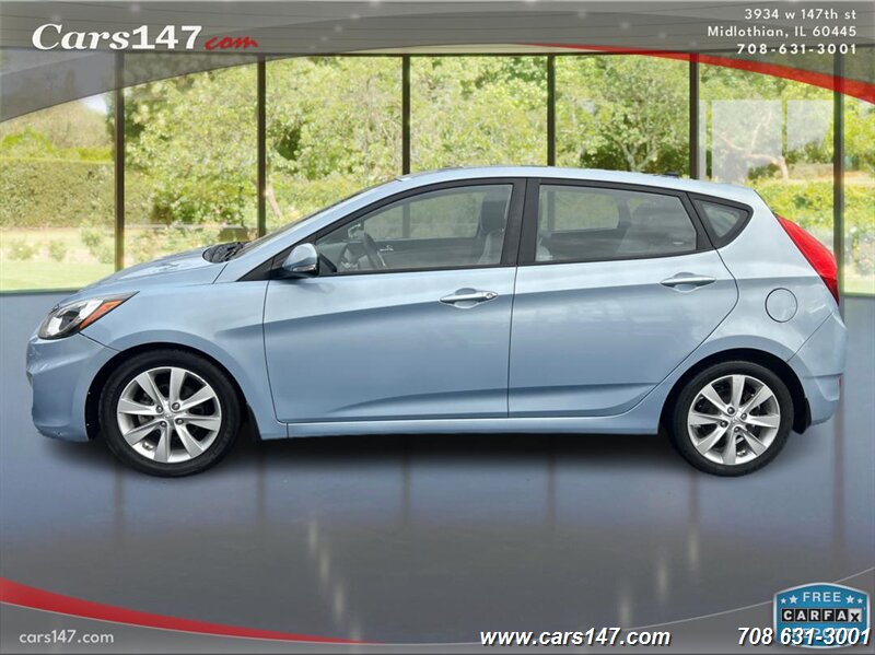 2013 Hyundai Accent SE photo 2