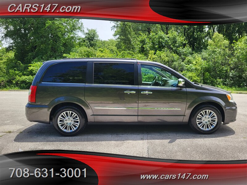 2015 Chrysler Town and Country Touring-L - Photo 7 - Midlothian, IL 60445
