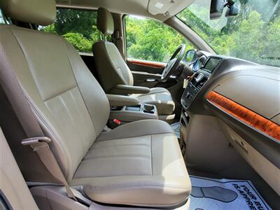 2015 Chrysler Town and Country Touring-L - Photo 22 - Midlothian, IL 60445