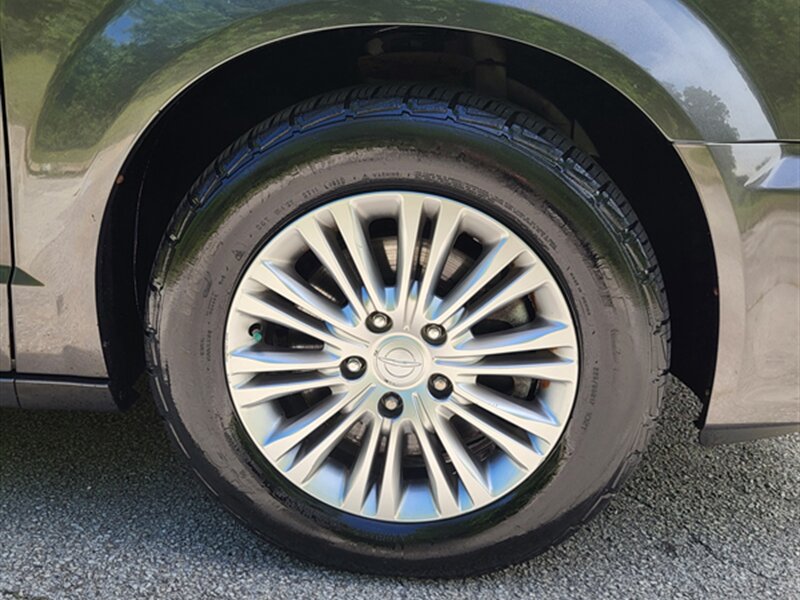 2015 Chrysler Town and Country Touring-L - Photo 30 - Midlothian, IL 60445