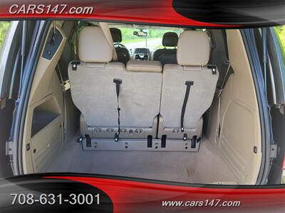2015 Chrysler Town and Country Touring-L - Photo 10 - Midlothian, IL 60445