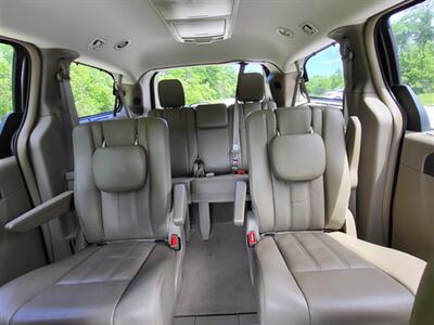 2015 Chrysler Town and Country Touring-L - Photo 13 - Midlothian, IL 60445