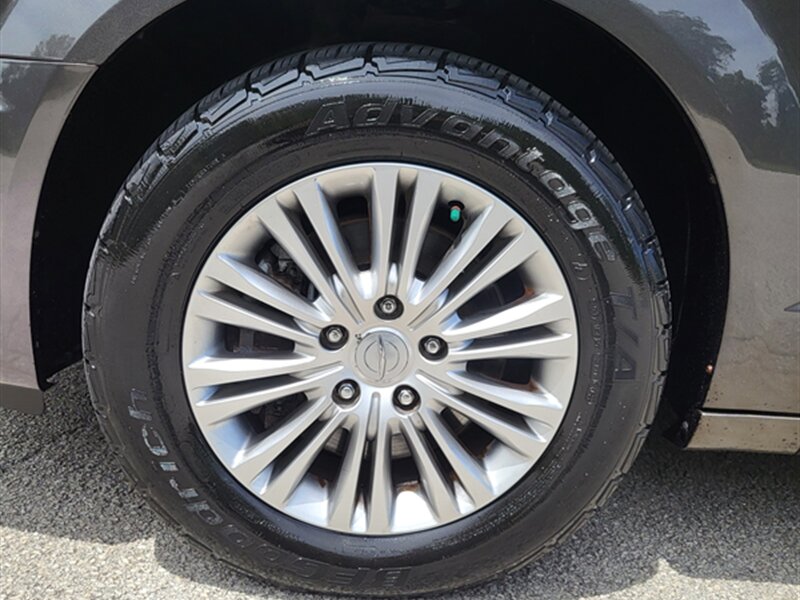 2015 Chrysler Town and Country Touring-L - Photo 33 - Midlothian, IL 60445