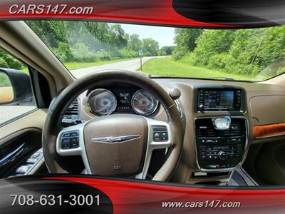 2015 Chrysler Town and Country Touring-L - Photo 14 - Midlothian, IL 60445