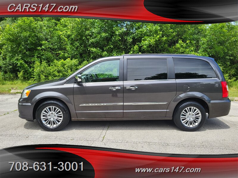 2015 Chrysler Town and Country Touring-L - Photo 3 - Midlothian, IL 60445
