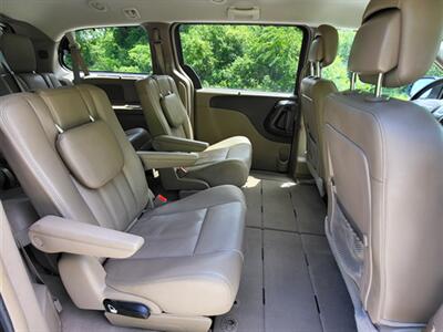 2015 Chrysler Town and Country Touring-L - Photo 24 - Midlothian, IL 60445