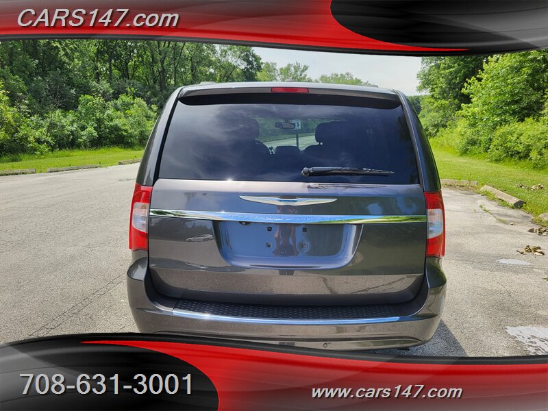 2015 Chrysler Town and Country Touring-L - Photo 5 - Midlothian, IL 60445