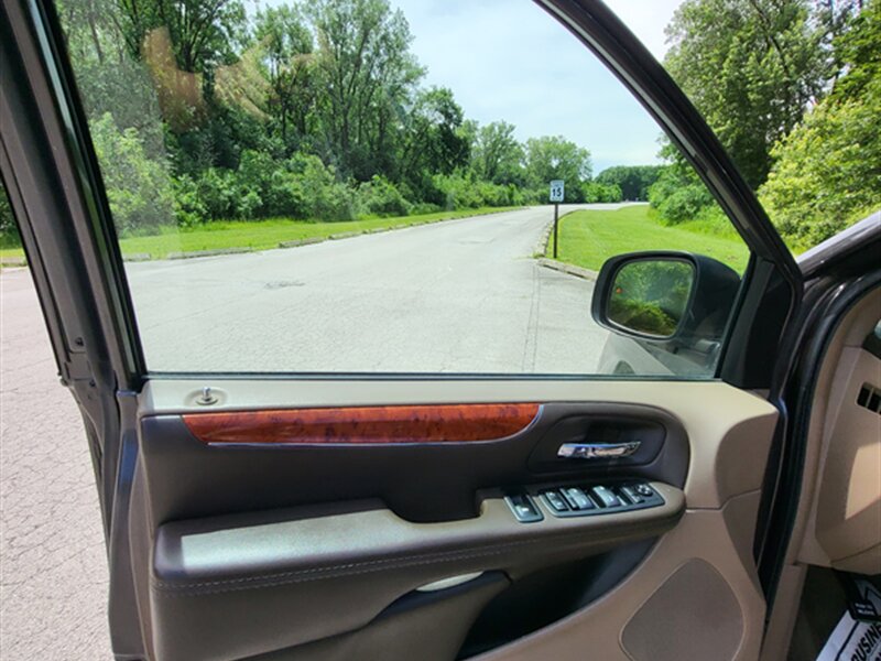 2015 Chrysler Town and Country Touring-L - Photo 29 - Midlothian, IL 60445