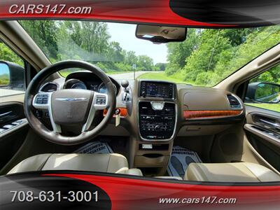 2015 Chrysler Town and Country Touring-L - Photo 11 - Midlothian, IL 60445