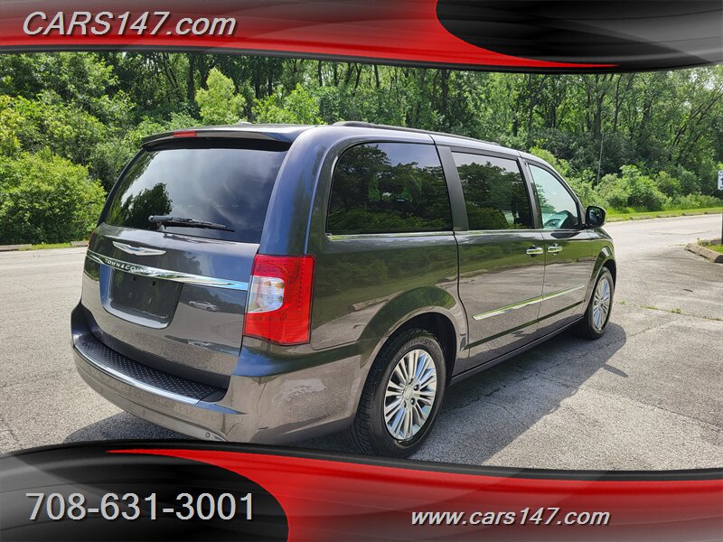 2015 Chrysler Town and Country Touring-L - Photo 6 - Midlothian, IL 60445