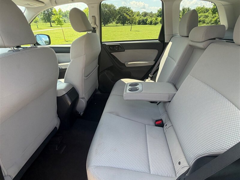 2015 Subaru Forester 2.5i Premium - Photo 20 - Midlothian, IL 60445
